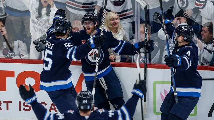 VIDEO: Úvod play-off priniesol osem gólov. Winnipeg sa tešil po obrate v tretej tretine