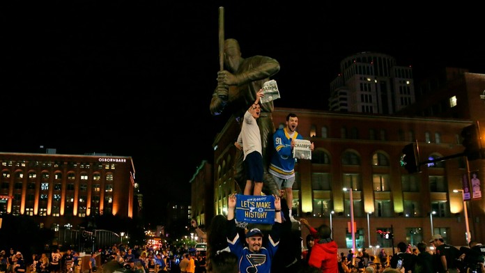 Fanúšikovia St. Louis počas siedmeho finálového zápasu proti Bostonu.