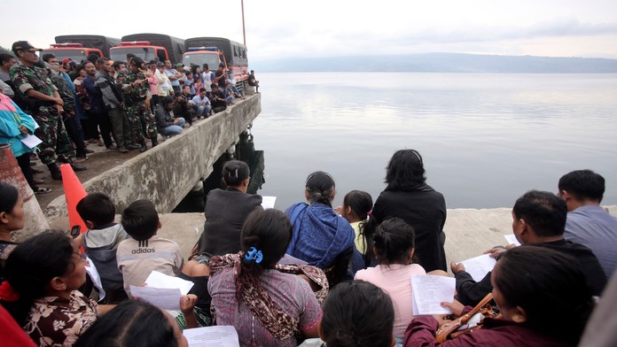 Potopenoie trajektu v Indonézii