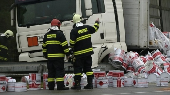 Nehoda kamiónu na D2 smerom na Kúty. 