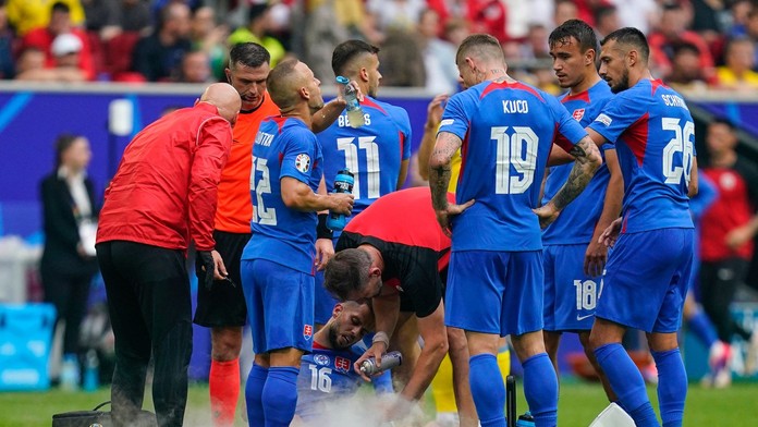 S Ukrajinou nedohral, na trávnik padol bez kontaktu s protihráčom. Zdravotný stav Hancka je známy