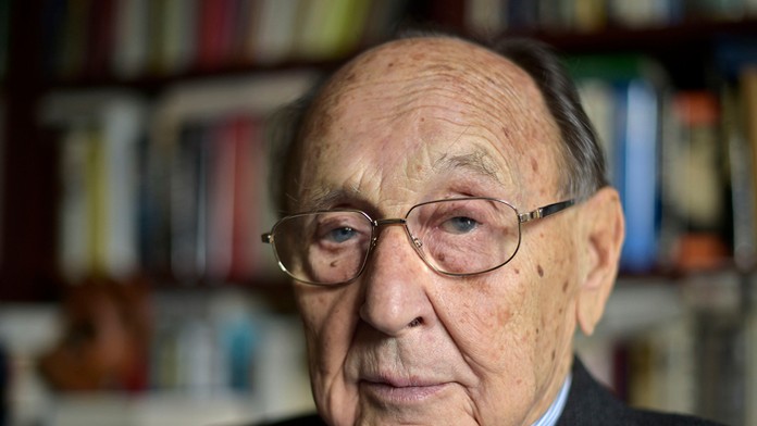 Na archívnej snímke zo 6. novembra 2014 bývalý minister zahraničných vecí Západného Nemecka Hans-Dietrich Genscher.