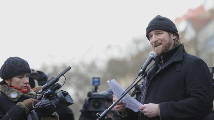 Na snímke investigatívny novinár  Tom Nicholson