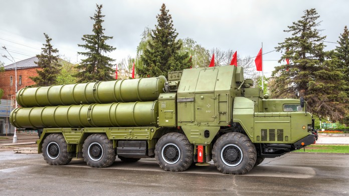 ĽSNS a Republika neuspeli s trestným oznámením pre odovzdanie S-300 Ukrajine. Prokurátor ho odmietol