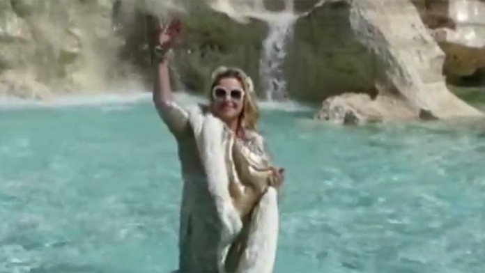 Nemecká spisovateľka Delilah Jay.