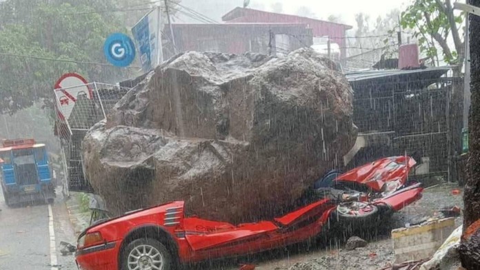 VIDEO: Zo svahu sa počas tajfúnu privalil 30-tonový balvan. Pes ako zázrakom prežil priamy zásah