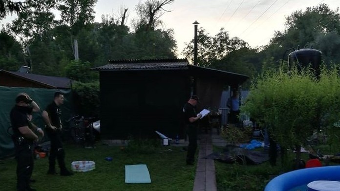 Hasiči zasahujú v záhradkárskej oblasti.