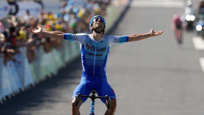 Matthews vyhral 14. etapu, Vingegaard odolal útoku Pogačara