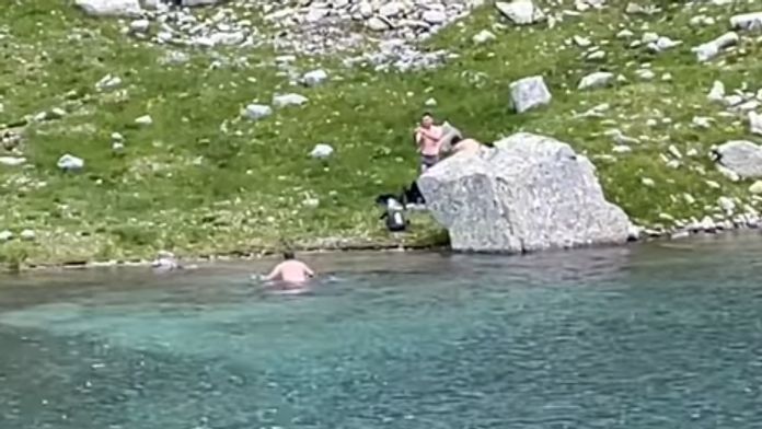 VIDEO: Zaplával si v plese a spokojne sa vrátil na breh. Video z Tatier poburuje ľudí