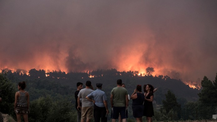 Lesný požiar sa šíri smerom k portugalskej obci Monchique.