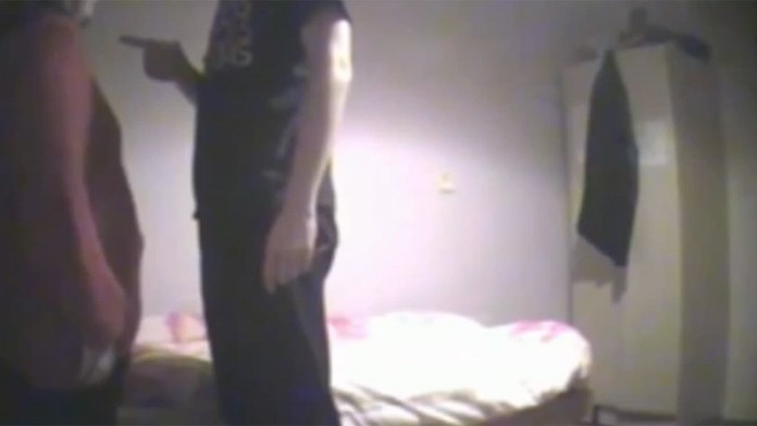 Ošetrovatelia týrali chorú ženu.