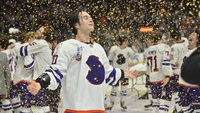 Počas sezóny dal zbohom Slovensku. Vďaka odvážnemu kroku patrí medzi naše najväčšie želiezka NHL draftu