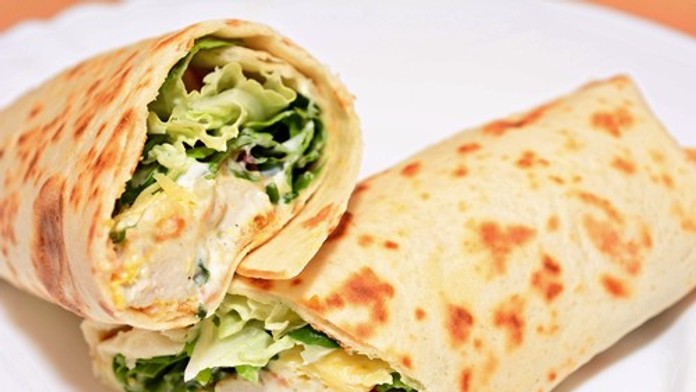 V kuracom wrape našla ľudský prst. Žena žaluje reštauráciu