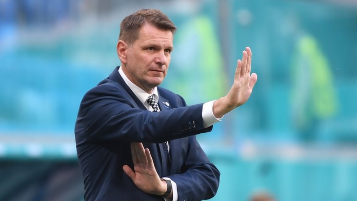 Na snímke tréner slovenskej futbalovej reprezentácie Štefan Tarkovič počas zápasu Švédsko - Slovensko.