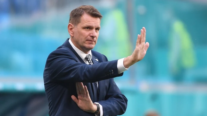 Na snímke tréner slovenskej futbalovej reprezentácie Štefan Tarkovič počas zápasu Švédsko - Slovensko.