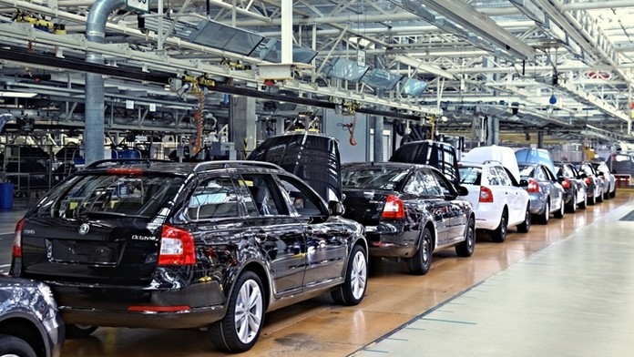 Výrobná hala v závode Škoda v Mladej Boleslavi.