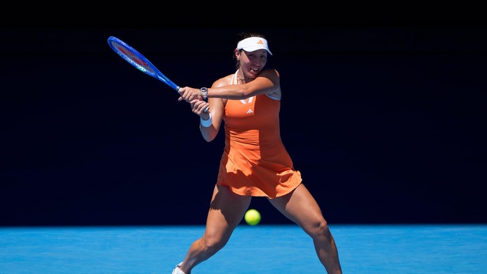 Australian Open: Obhajkyňa titulu sa s turnajom lúči už v osemfinále. Súboj dvoch Američaniek patril Pegulovej