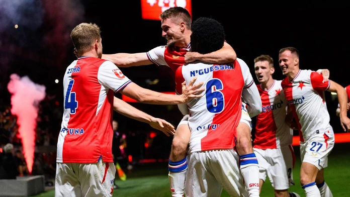 Pražské derby s jednoznačným rezultátom. Slavia excelovala na pôde rivala, triumfovala o triedu