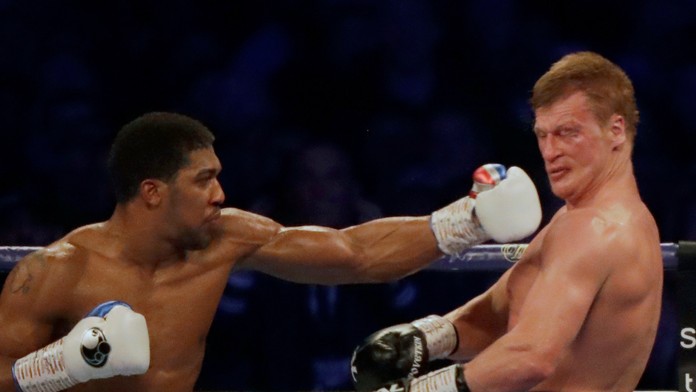 Joshouv ľavý hák pristál na Povetkinovi.