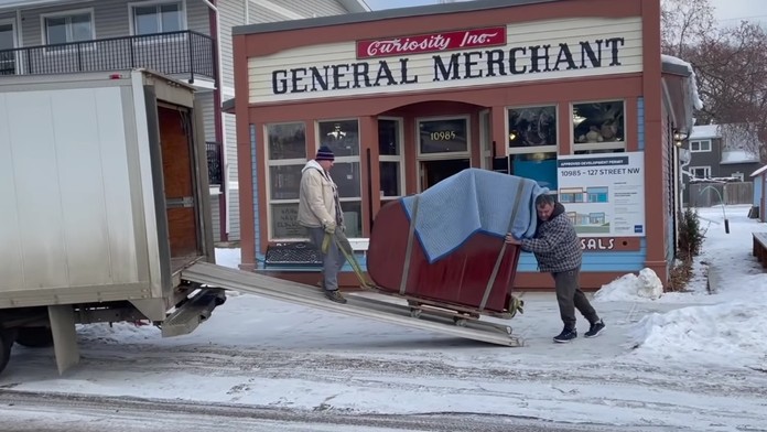 Dôležitým nálezom boli takzvané pohrebné masky pre ženy. 