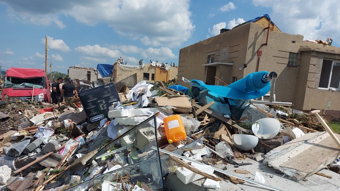 Škody po tornáde na Morave