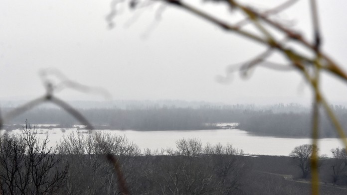 Rieka na východe môže nebezpečne stúpnuť. SHMÚ preto vydal pre jeden okres výstrahu