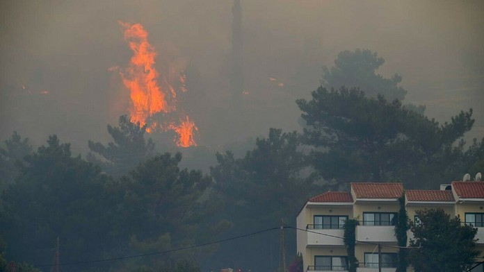 Požiar na gréckom ostrove Samos