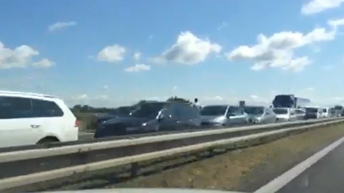 Reťazová nehoda na R1