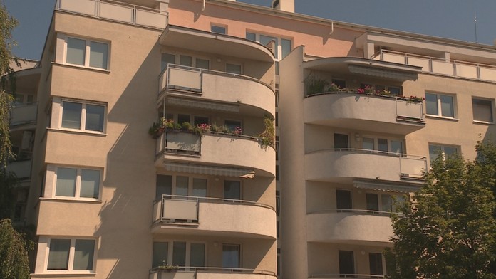 Škôlky nemajú dostatok miesta pre stovky detí.