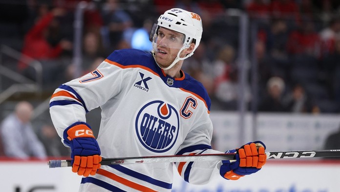 Dvorský podal bojovný výkon, no St. Louis prehralo. McDavid strelil trinásty hetrik v kariére