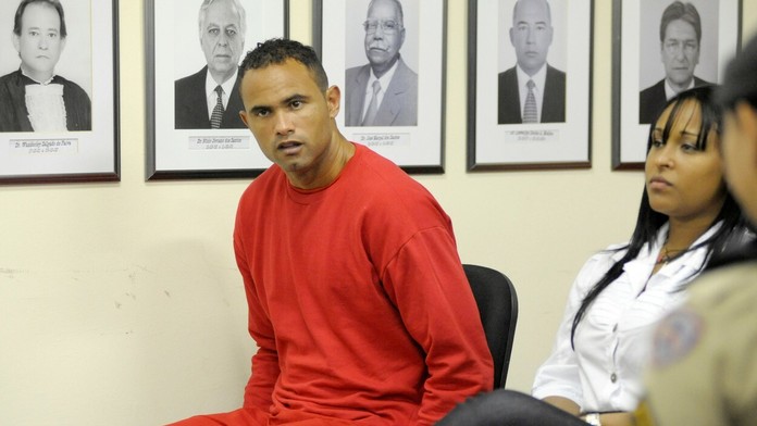 Na archívnej snímke z roku 2012 Bruno Fernandes de Souza počas súdneho procesu.