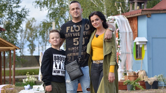 Sprava Nick Schmaltz, Conor Garland, Christian Dvorak a Oliver Ekman-Larsson z Arizony oslavujú gól proti Nashvillu.