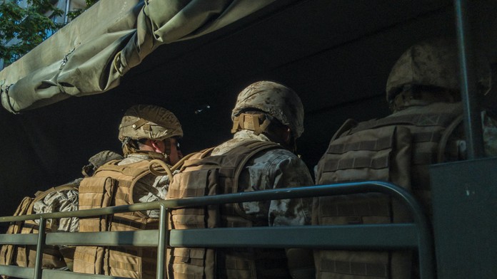 Rumunsko zadržalo vojakov, ktorí zo základne NATO ukradli sedem ton paliva