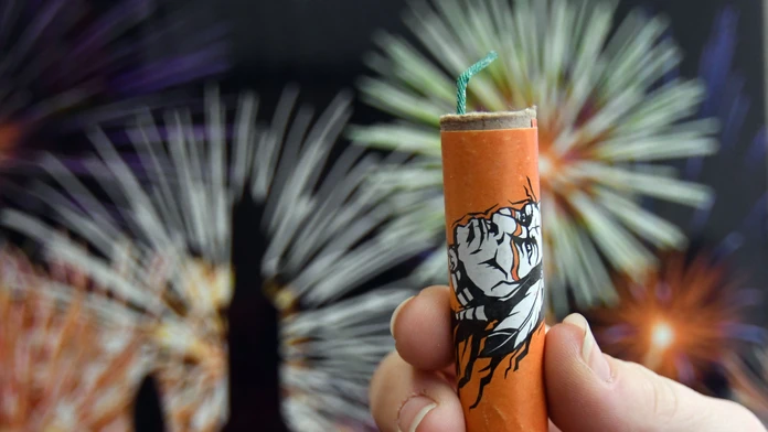 Desivý incident tri týždne pred Silvestrom: 14-ročnému chlapcovi v Bratislave explodovala v rukách pyrotechnika