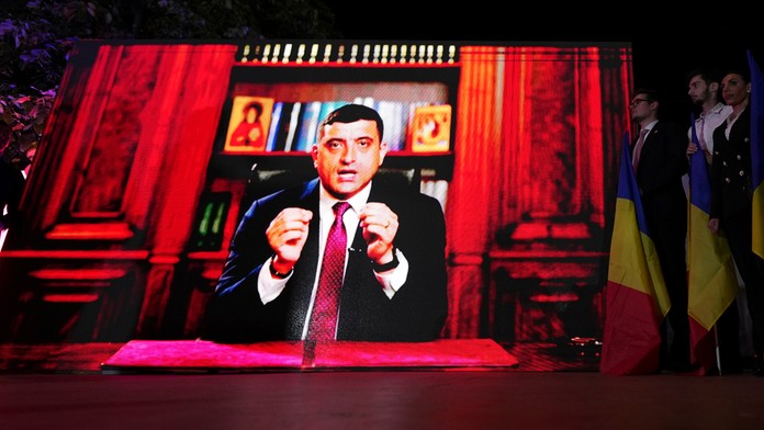 Opakované prezidentské voľby v Rumunsku: Prvé kolo podľa exit pollov ovládol kandidát krajnej pravice