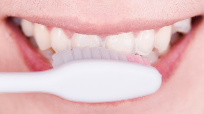 Čistenie zubov (ilustračná snímka)