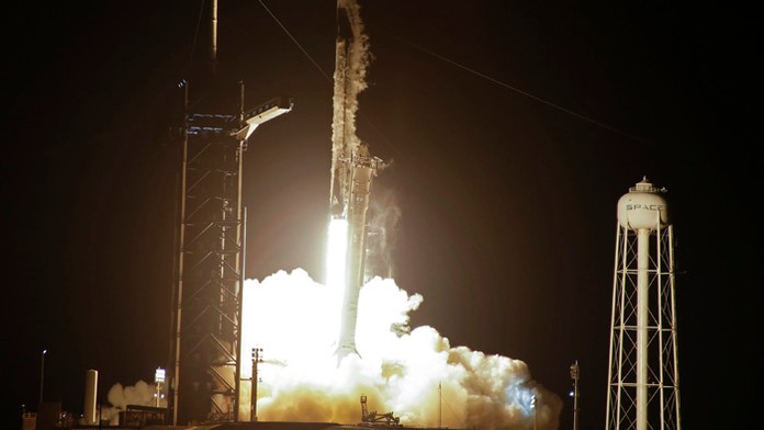 Raketa SpaceX Falcon 9.