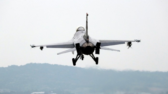 Dodanie stíhačiek F-16 sa oneskorí, prvé prídu od dva roky