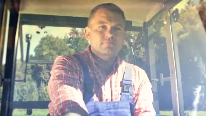 Peter Pellegrini, traktorista.