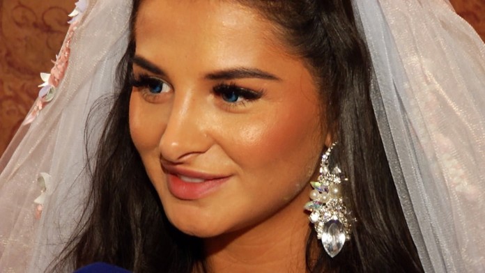 Zuzana Plačková s modrými očami.