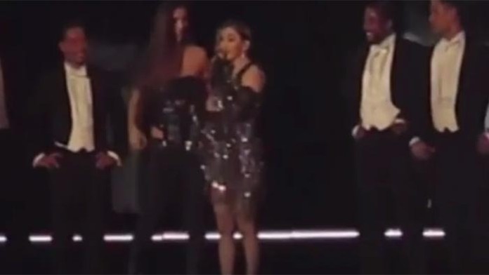 Josephine Georgiou a Madonna na koncerte v Brisbane.