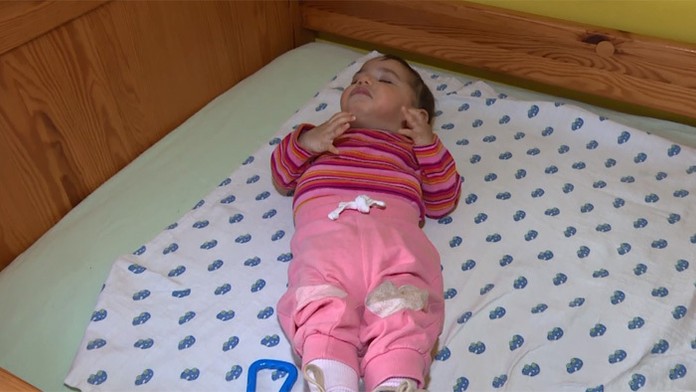 Pohľad, ktorý trhá srdce. Takto vyzerajú deti slovenských narkomaniek