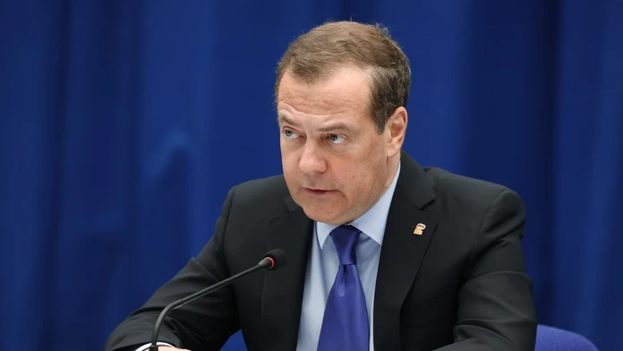Medvedev varoval Európu: Vyslanie mierových síl NATO na Ukrajinu by mohlo viesť k vojne s Ruskom