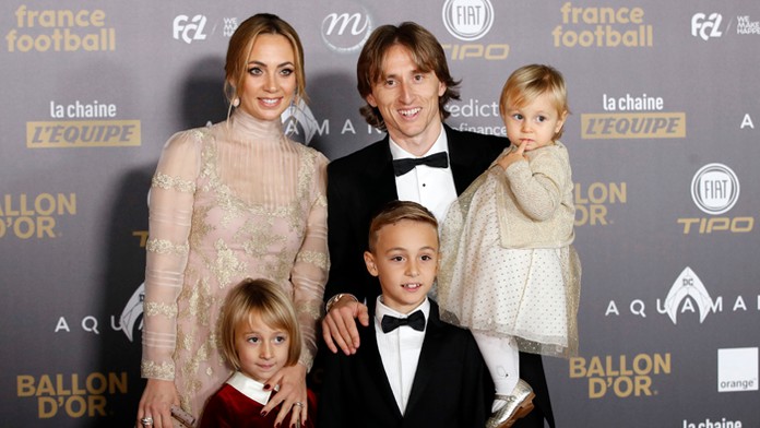 Chorvátsky stredopoliar a hráč španielskeho klubu Real Madrid Luka Modrič  s rodinou.