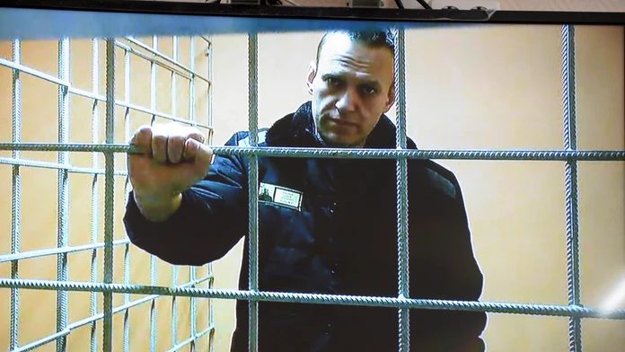 Väznený kritik Kremľa Alexej Navaľnyj tvrdí, že ho za mrežami úmyselne nakazili