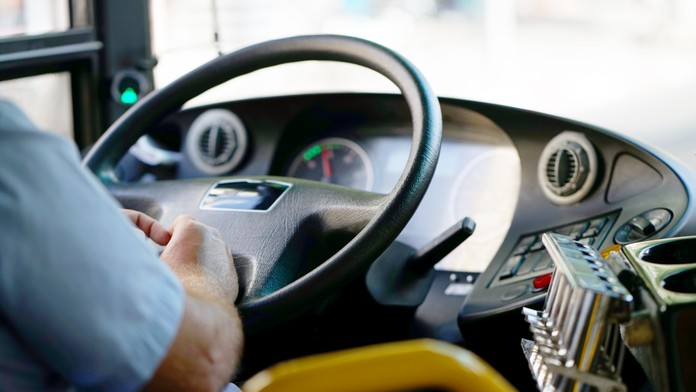 Agresívny vodič autobusu: Slovenku cestujúcu do Talianska zbil a nechal na benzínke