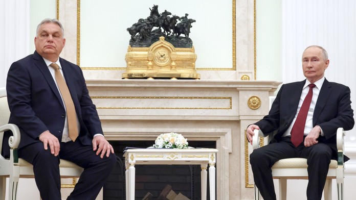 Orbán vyjadril Putinovi nádej, že mierové plány povedú k prímeriu a mieru. Hovorili aj o energiách