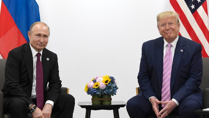 Zľava Vladimir Putin a Donald Trump.