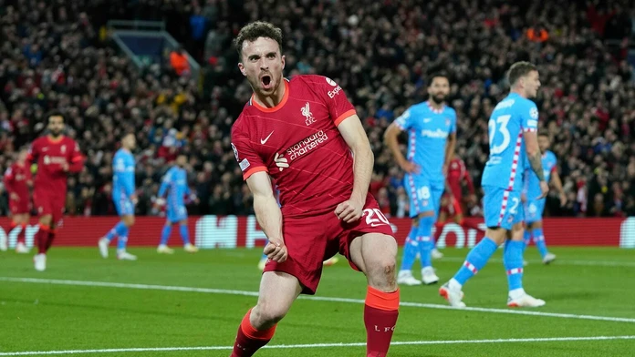 Diogo Jota z Liverpoolu oslavuje gól v dueli LM proti Atléticu.