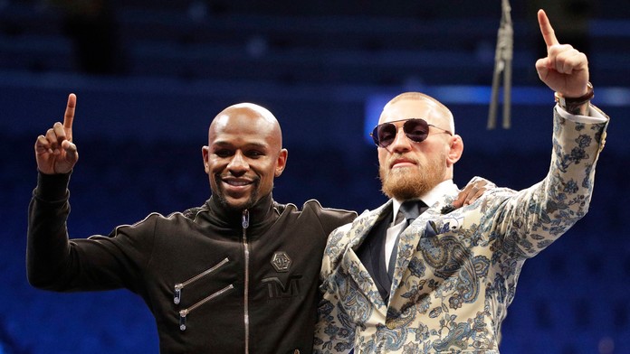 Floyd Mayweather a Conor McGregor po zápase